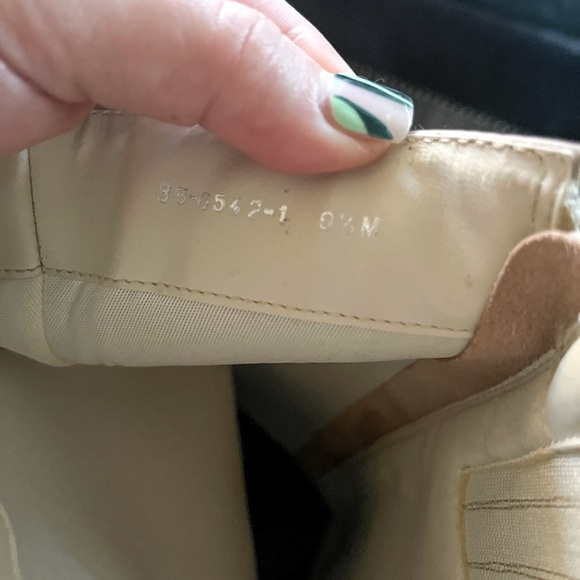 ✨Sold on Depop✨ Retro-Mod Cream Colored Leather Boots SZ 8.5 - Picture 3 of 4